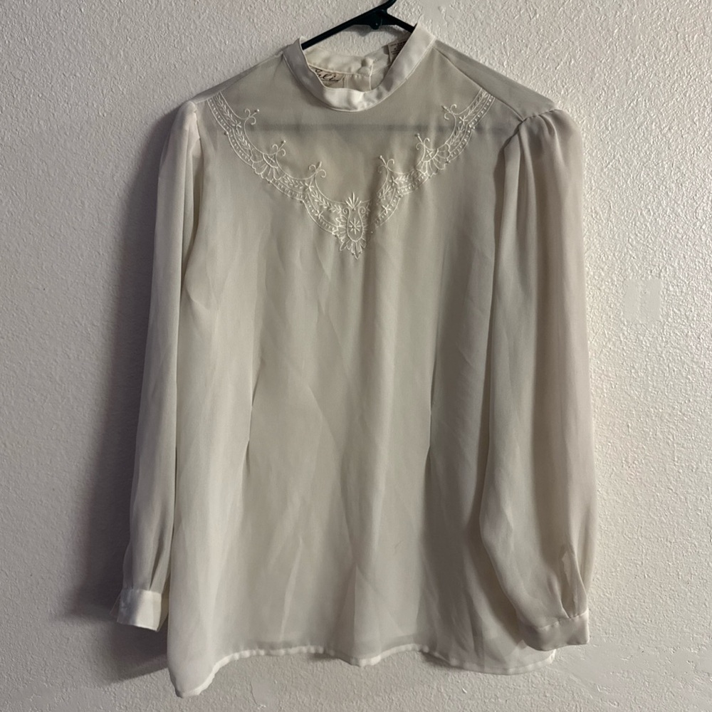 Vintage Cali blouse size 36 White with embroidery flowers and tiny pearls